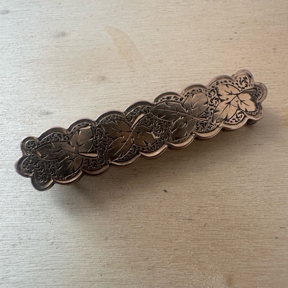 Vintage Jewelry - Antique Gold Fill Etched Leaves Bar Brooch
